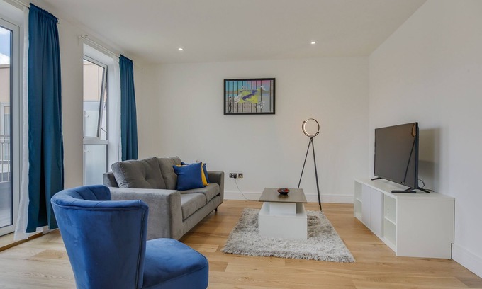 London Borough of Hounslow Apartment | MODERN STUDIO APARTMENT NEAR HEATHROW AIRPORT