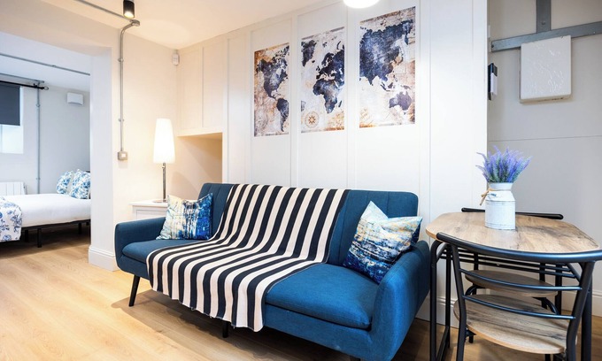 Phibsborough Apartment | Modern Studio APT : 20 Min Walk to Ha'penny Bridge