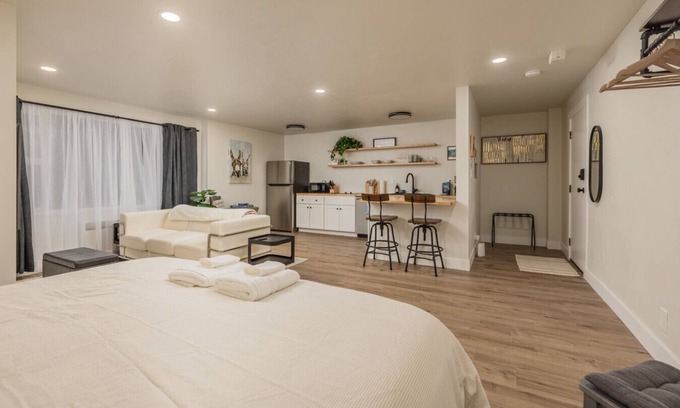 Downtown Anchorage Apartment | Modern Studio Conveniently Located in the Center of Downtown