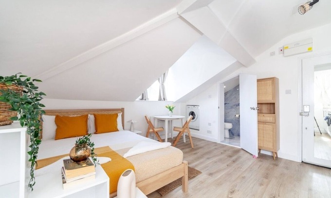 Brondesbury Apartment | Modern Studio flat w/close tube stations