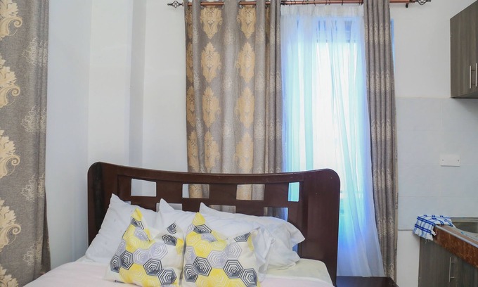Manyimbo Bed & Breakfast | Modern Studio in Mombasa-Bamburi Beach and Nyali Mall Access