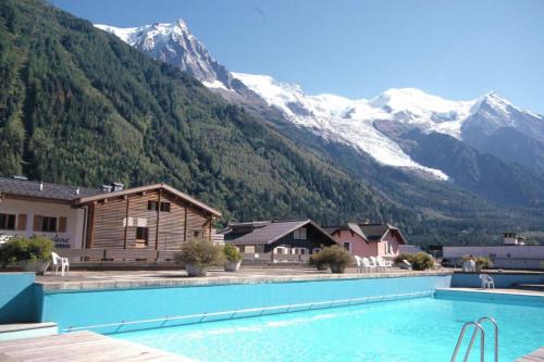 Chamonix City Centre Apartment | Modern Studio With Mont Blanc View And Pool