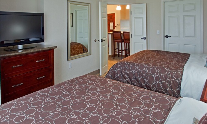 Webster Condo | Modern Suite | Free Breakfast + Outdoor Pool + Hot Tub