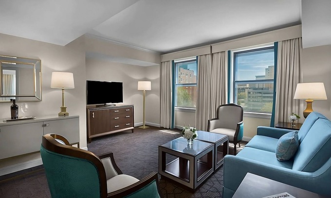 Central West End Apartment | Modern Suite w/Living & Dining Areas! Pets Allowed! W/Parking, Pool & Cinema!