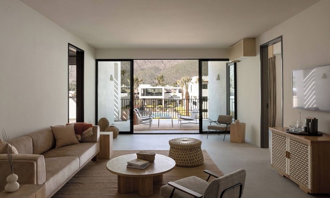 Downtown Palm Springs Hotel | Modern Suites w/Luxe Amenities, Complimentary Bikes & Poolside Lounge