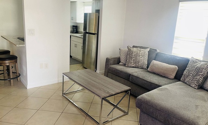 Sun 'N Lake Apartment | Modern Sun N’ Lock Villa - Self Check-In