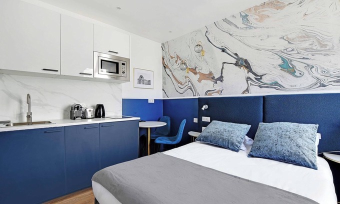18th Arrondissement Apartment | Modern Sutdio for 2 with A/C - Near Montmartre