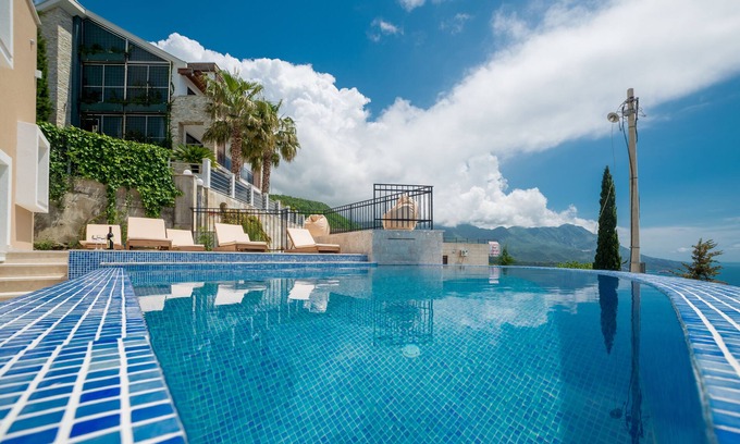 Boreti Villa | Modern three bedroom villa with a pool and spectacular view