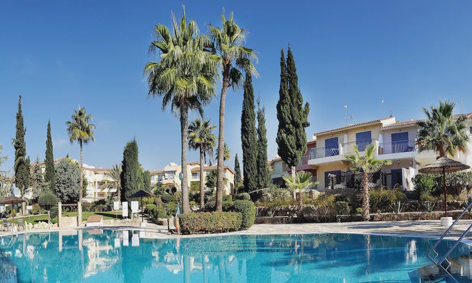 Paphos Apartment | Modern Top Floor Apartment with Sea - Regina Gardens