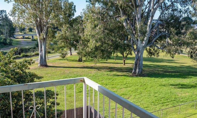 Lutwyche House | Modern Townhome with Parkland Views Walk to Everything!