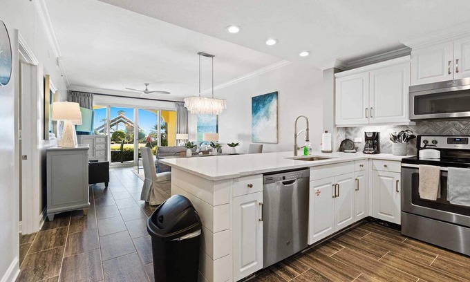 Fort Walton Beach - Destin Condo | Modern Upscale Condo Ground floor with easy beach access. Beach Service included $60 day Value!