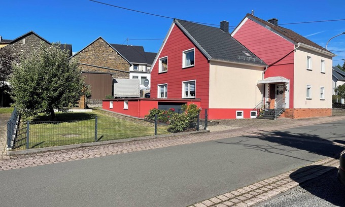 Oberstadtfeld House | Modern vacation home approx. 120m² with garage and beautiful outdoor area