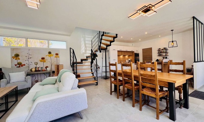 Saint-Pierre-Quiberon Villa | Modern Villa 5 Rooms, Sleeps 8 - Near Wild Coast & Beach