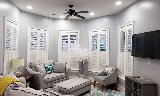 Historic Downtown Savannah Condo | Modern Victorian Easy 2blk walk from Forsyth, Farmers Mrkt, Cocktails!