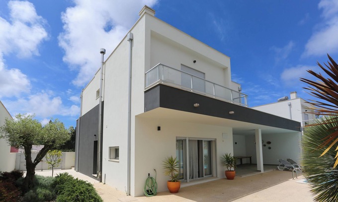 Famalicao Villa | Modern villa with private heated swimming pool