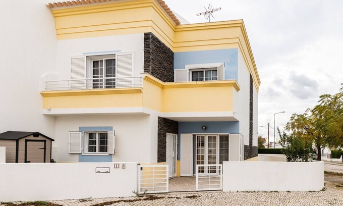 Manta Rota Ski Chalet | Modern villa 6 minutes from the beach by AlgarveManta (34V3)
