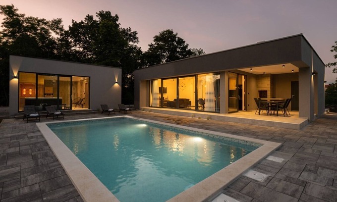 Sumber Villa | Modern villa Alison with private spa center and heated swimming pool