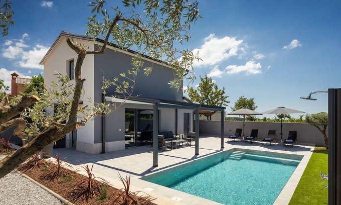 Tinjan Villa | Modern villa Ana with 2 bedrooms in Tinjan
