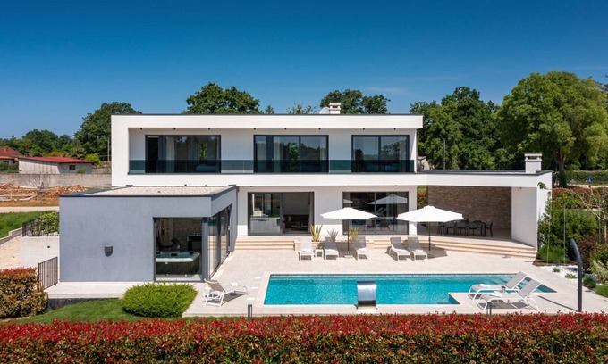 Kringa Villa | Modern villa Blanka with pool and grill in Tinjan