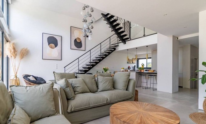 Aiguerelles House | Modern villa with swimming pool, cinema, gym and sauna