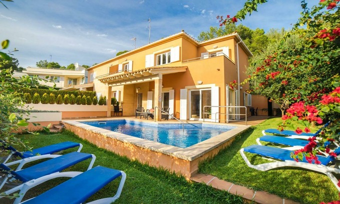 Alcanada Villa | Modern villa with pool for 8 people near the beach of Aucanada
