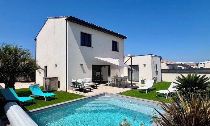 Serignan Villa | Modern villa with pool near beach and freeway