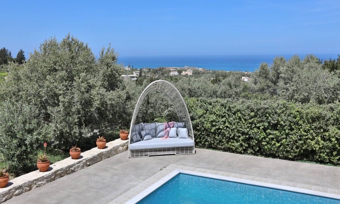 Adelianos Kampos House | Modern villa with private pool, 5 minutes from the beach