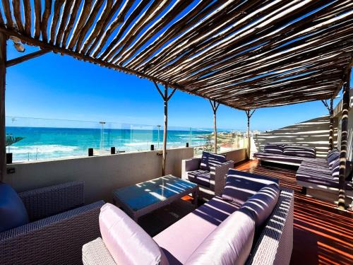 Tamariss Villa | Modern Villa with Rooftop & Sea View - 5 Bedrooms