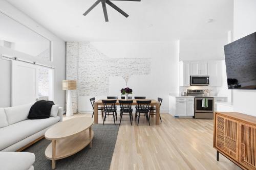Old Port Apartment | Modern Walkable Old Port 2BR Loft
