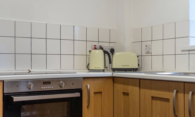 Wolverhampton House | Modern Wolverhampton 3 bed Home