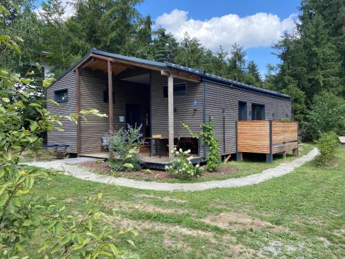 Eging am See House | Modernes Tinyhouse Trailer Cabins am Waldrand - mit Seezugang