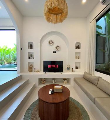 Cemagi Villa | Modest and Cosy 2bd Villa with Rooftop 4min to Cemagi Beach