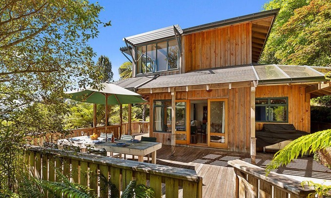 Pukawa Cottage | Moetu Lodge - Pukawa Bay Holiday Home