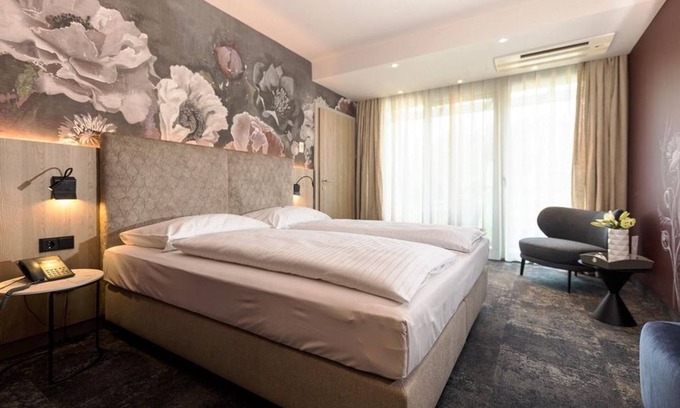 Loipersdorf bei Fuerstenfeld House | Mohnblumenzimmer - ab 2 Nächte Inkl. Therme - Thermenhotel Vier Jahreszeiten
