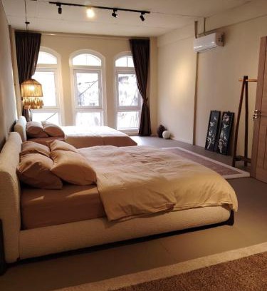 Historic George Town House | Mokū Georgetown Pre-war House 4BR 5-14pax