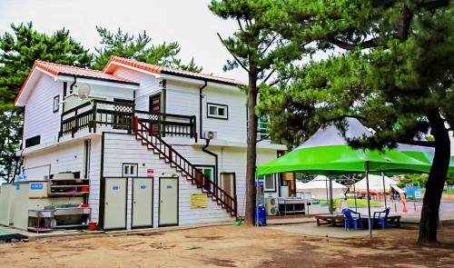 Pan-mal House | Mongsanpohaebyeon Pension
