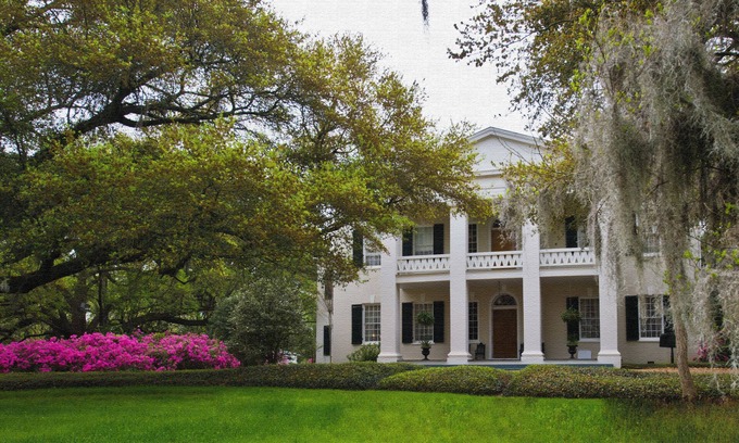 Natchez Hotel | Monmouth Historic Inns and Gardens