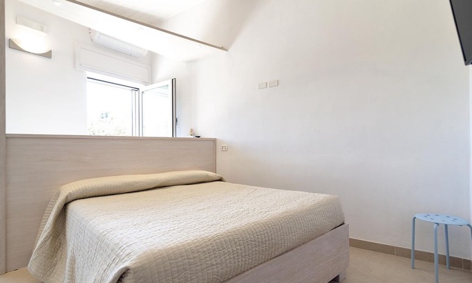 Parati Apartment | Mono Mars apartment in Casarano with integrated air conditioning, private parking & shared terrace.
