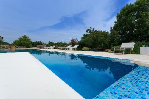 Parati Villa | Mono Mars