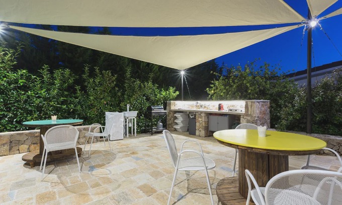 Parati Apartment | Mono Mars - One Bedroom Apartment, Sleeps 2