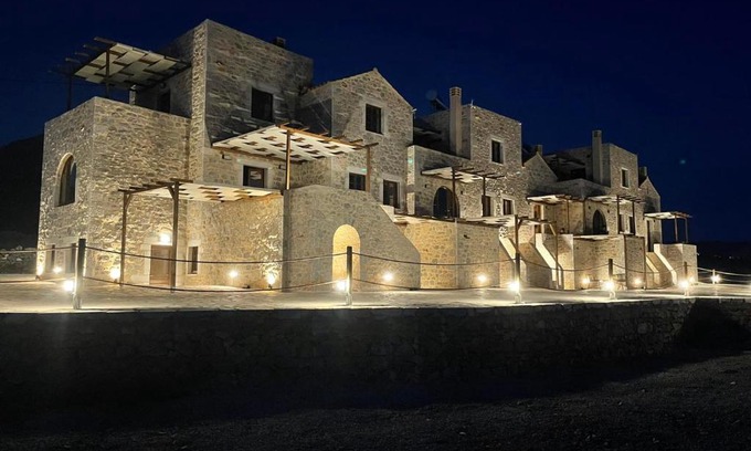 Omales Apartment | Monodendri Suites