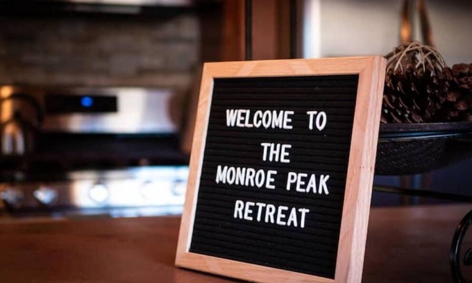 Monroe Cabin | Monroe Peak Retreat ~ Comfortable Mountain Cabin with a view of Monroe Peak