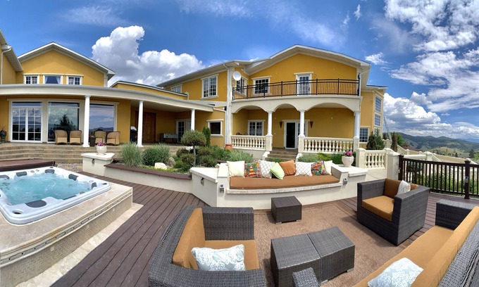 Helena House | Montana TING -5star vacation guest house in the heart of Montana