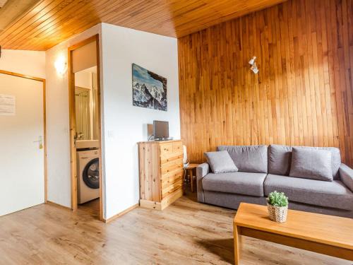 Montchavin Apartment | Montchavin: Studio cabine rénové équipé 3/4 pers, parking, proche pistes et commerces - FR-1-329-17