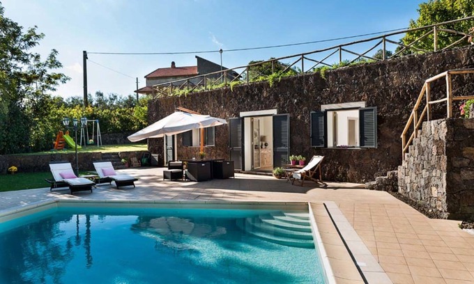 Ragalna House | Monte - Independent House with private Pool, 4 People, Garden WiFi, A/C, Sicily