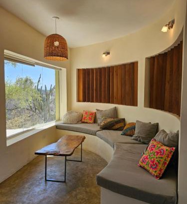 Coneta House | MONTE ZION