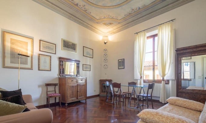 Santa Maria Novella Apartment | Montebello Elegant by Mmega