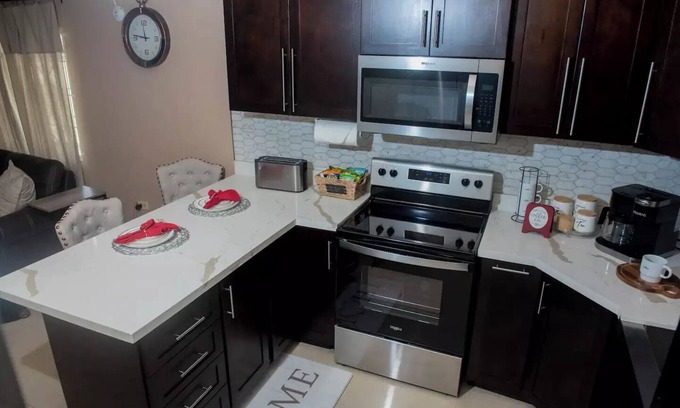 Montego Bay House | MONTEGO BAY ISLAND HOME- NEAR BEACH,SHOPPING,ENTERTAINMENTn