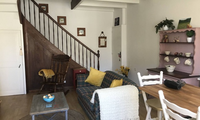 Montemboeuf House | Montemboeuf - Cottage - Sleeps 2 - Parking