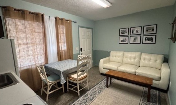 Biltmore Beach Hotel | Monterey Motel - Beach Cottage 8 at Beach Access 8. Large Pool. Newly Remodeled.